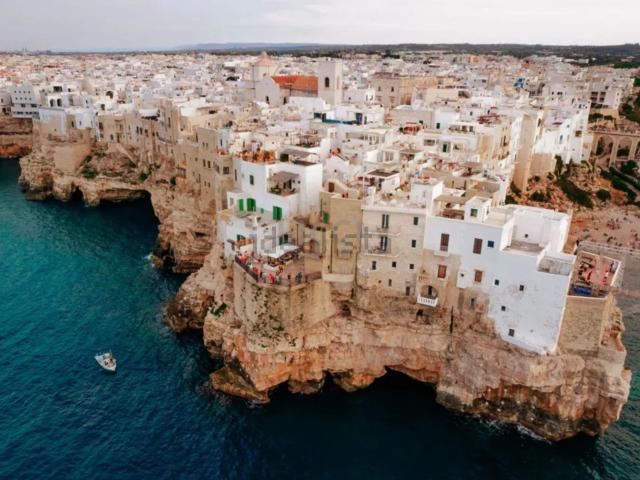 Locale Commerciale in vendita a Pozziglioni, Puglia