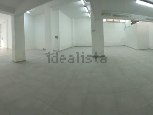 Locale Commerciale in vendita a Puglia, Lecce
