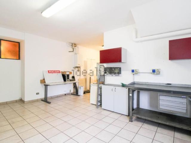 Locale Commerciale in vendita a Chiari, Lombardia