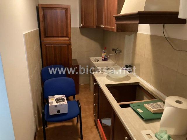 Locale Commerciale in vendita a Cattabrighe, Marche