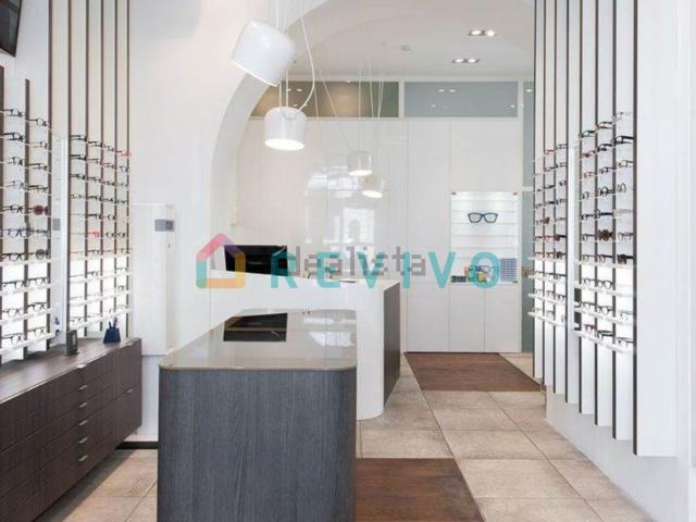 Locale Commerciale in vendita a Firenze