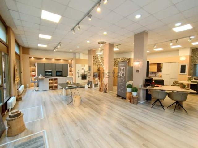 Locale Commerciale in vendita a Corbetta, Lombardia