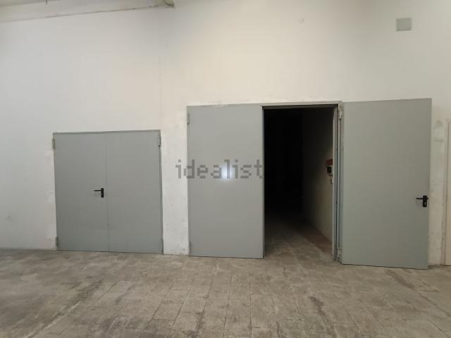 Locale Commerciale in vendita a Monte Po-Nesima-San Leone-Rapisardi, Catania