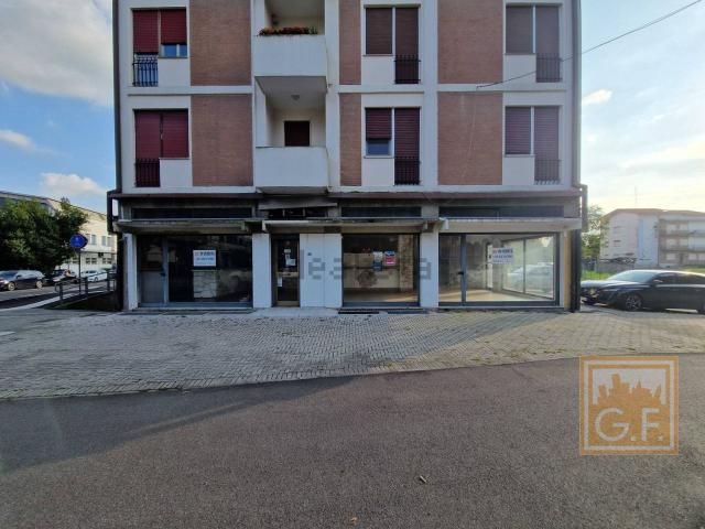 Locale Commerciale in vendita a Rorai Grande, Pordenone