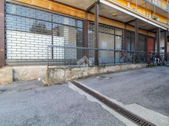 Locale Commerciale in vendita a Manerbio, Lombardia