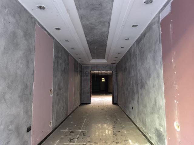 Locale Commerciale in vendita a Nola, Campania
