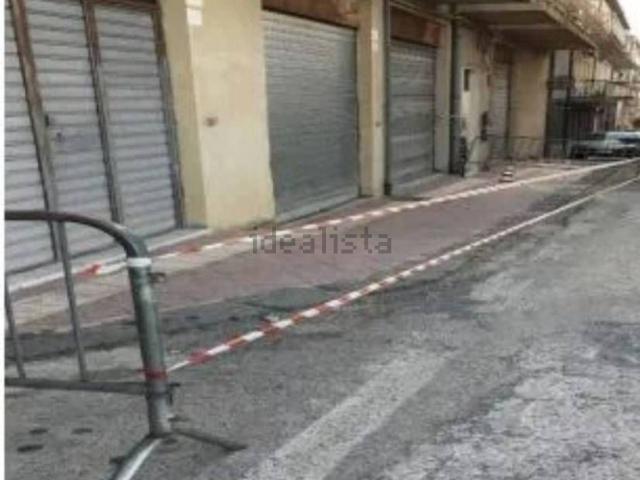 Locale Commerciale in vendita a San Vincenzo Paglialunga, Assoro