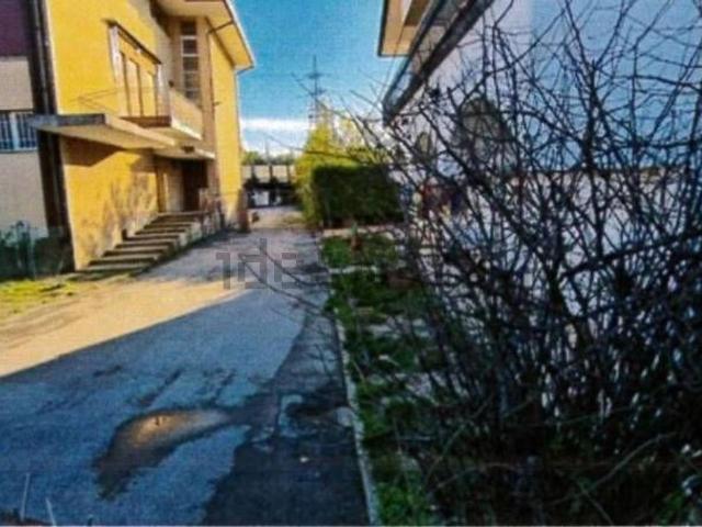 Locale Commerciale in vendita a Mortise, Padova