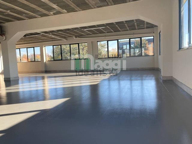 Locale Commerciale in vendita a Novegro, Segrate