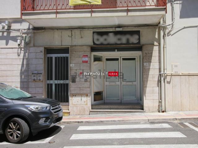 Locale Commerciale in vendita a Puglia, Taranto