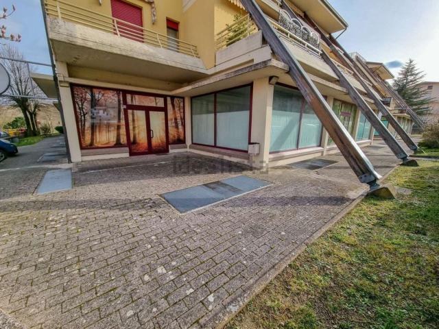 Locale Commerciale in vendita a Marche, Pesaro E Urbino