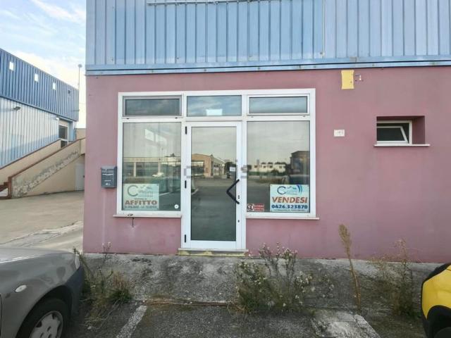 Locale Commerciale in vendita a Porto Viro, Rovigo