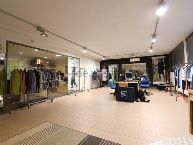 Locale Commerciale in vendita a Mantignano, Firenze