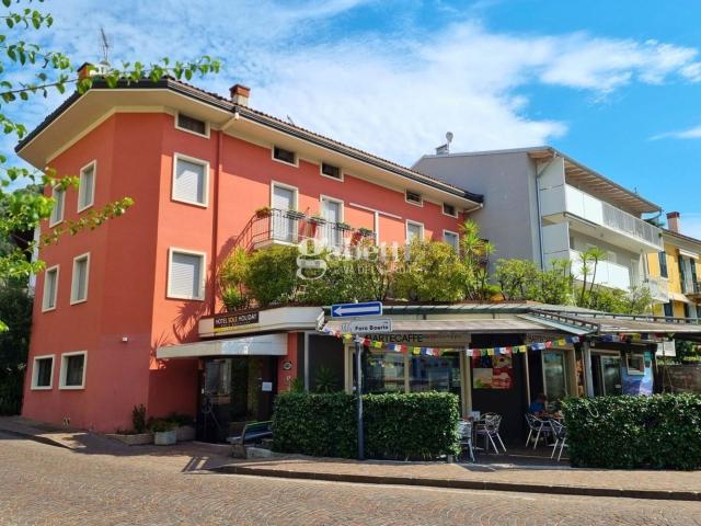 Locale Commerciale in vendita a Comunità Alto Garda e Ledro, Arco