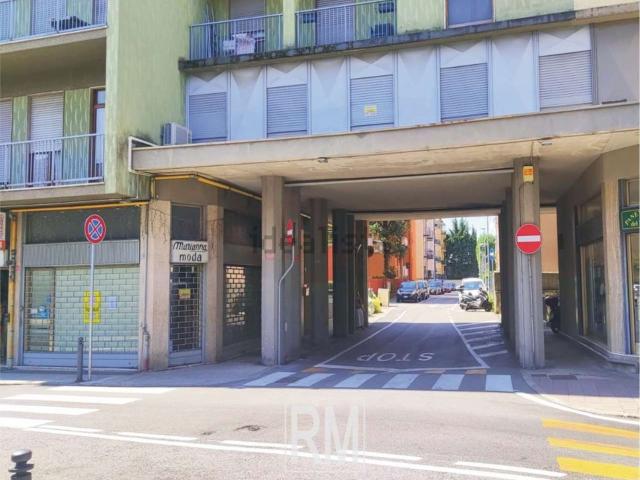 Locale Commerciale in vendita a Torre Boldone, Lombardia