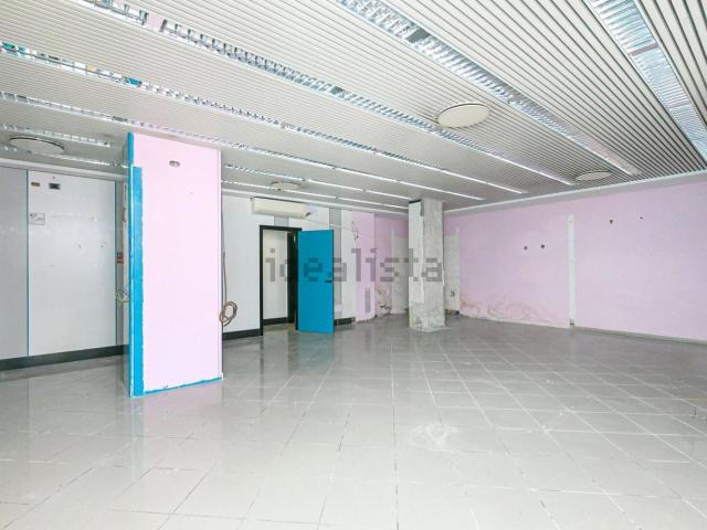 Locale Commerciale in vendita a Levante, Serra Riccò