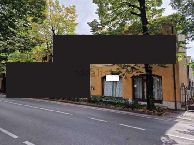 Locale Commerciale in vendita a Centro, Montebelluna