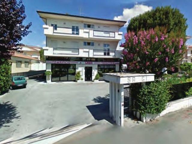 Locale Commerciale in vendita a Marche, Fermo