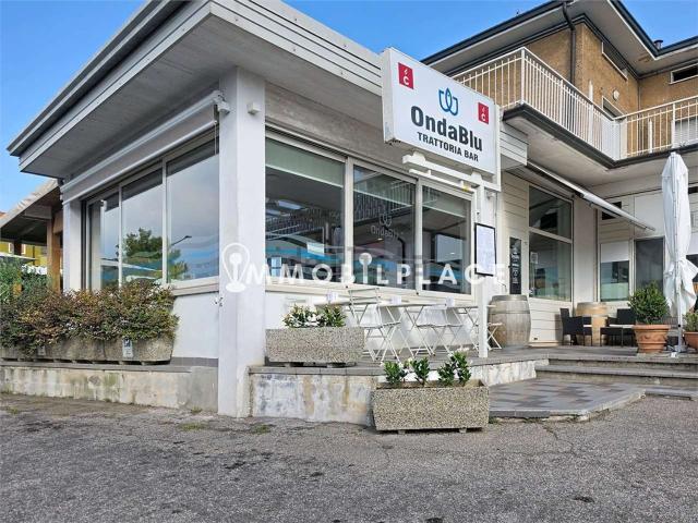 Locale Commerciale in vendita a Peschiera Del Garda, Veneto