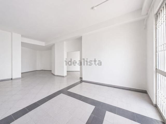 Locale Commerciale in vendita a Puglia, Lecce