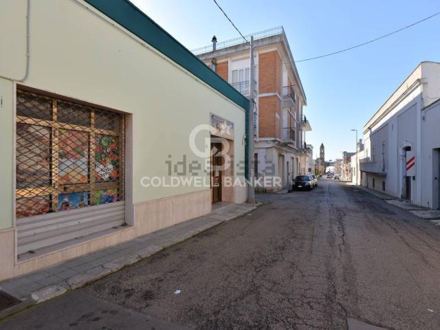Locale Commerciale in vendita a Puglia, Lecce