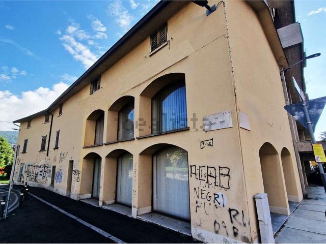 Locale Commerciale in vendita a Bergamo, Lombardia