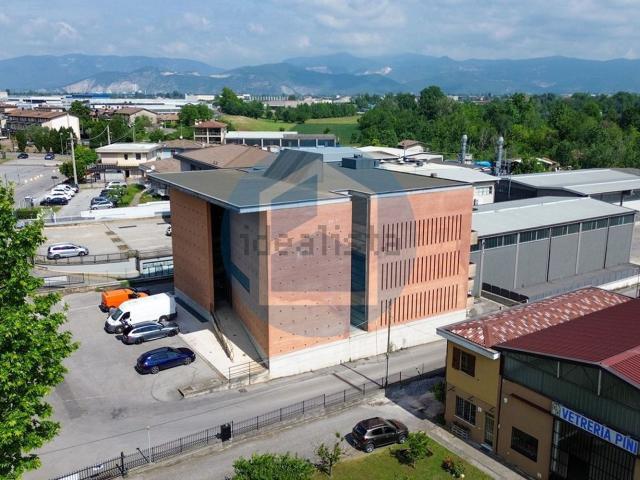Locale Commerciale in vendita a Calcinato, Lombardia