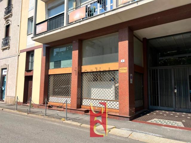 Locale Commerciale in vendita a Centro, Gallarate