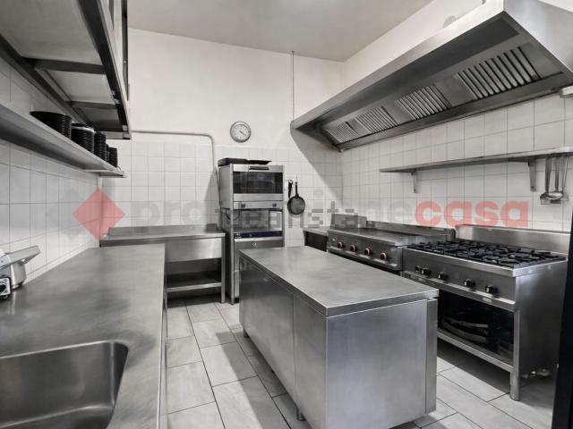 Locale Commerciale in vendita a Frosinone, Lazio