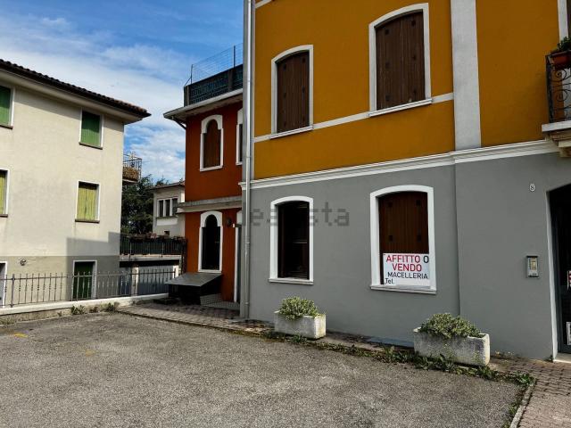 Locale Commerciale in vendita a Alano Di Piave, Veneto