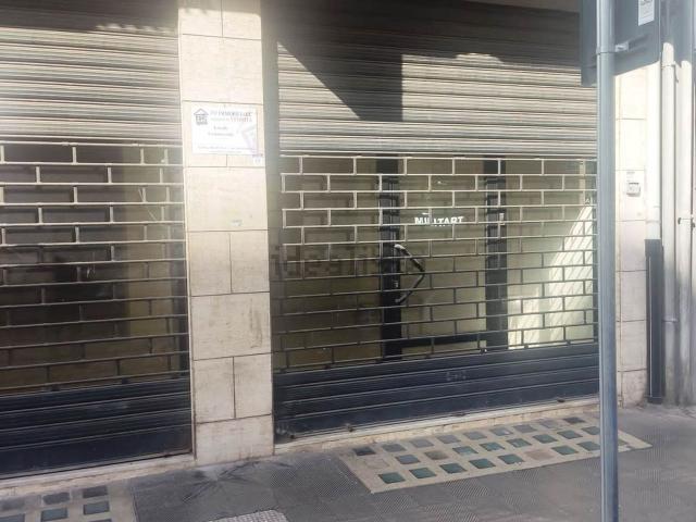 Locale Commerciale in vendita a Libertà, Bari
