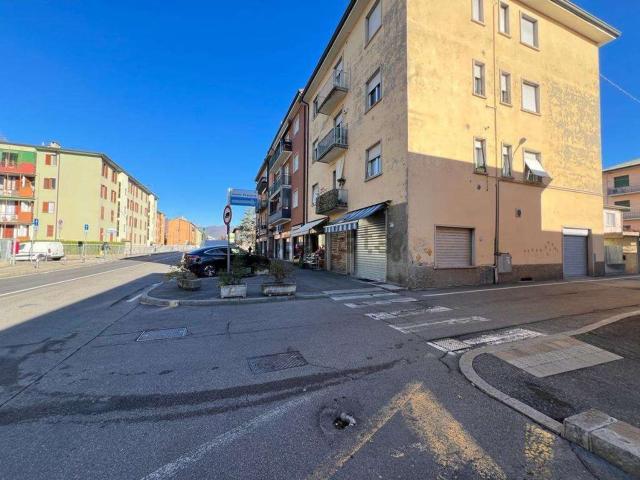 Locale Commerciale in vendita a Gorle, Lombardia