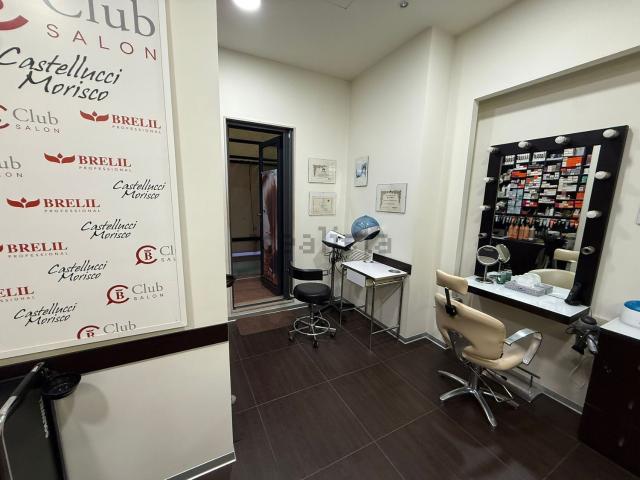 Locale Commerciale in vendita a Municipio 1, Puglia