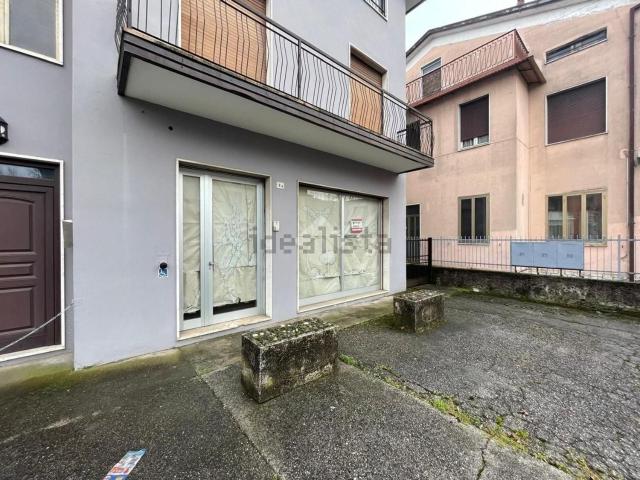 Locale Commerciale in vendita a Poncarale, Lombardia
