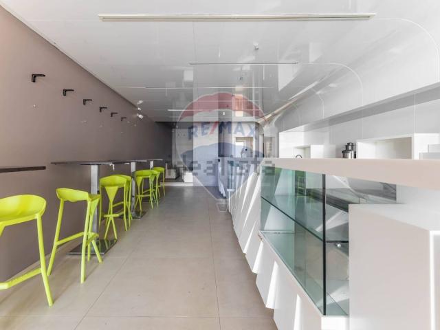 Locale Commerciale in vendita a Puglia, Bari