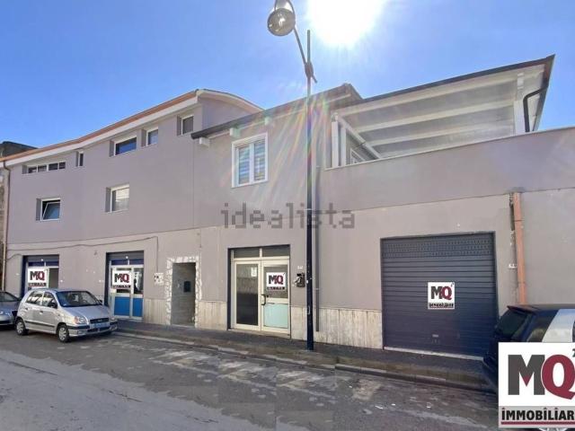 Locale Commerciale in vendita a Mondragone, Campania