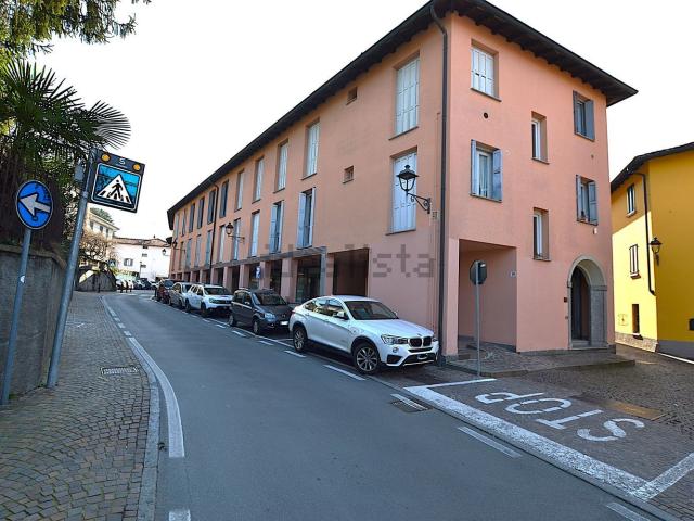 Locale Commerciale in vendita a Unione dei comuni della Valletta, Rovagnate