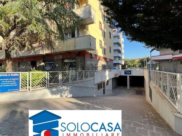 Locale Commerciale in vendita a Puglia, Foggia