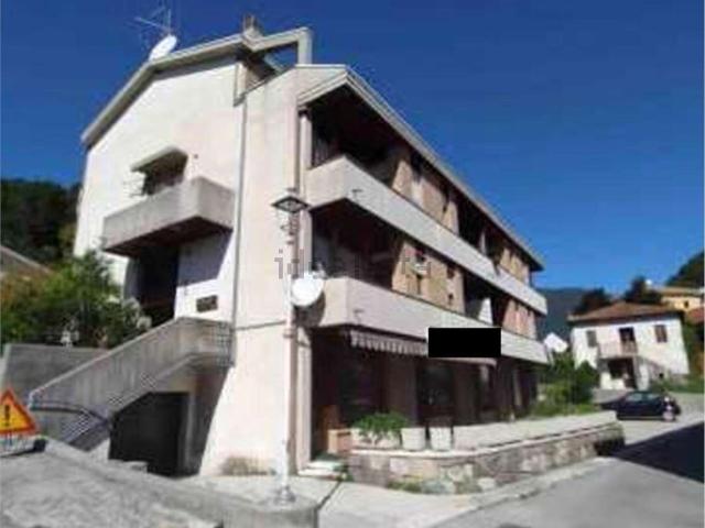 Locale Commerciale in vendita a Tarzo, Veneto