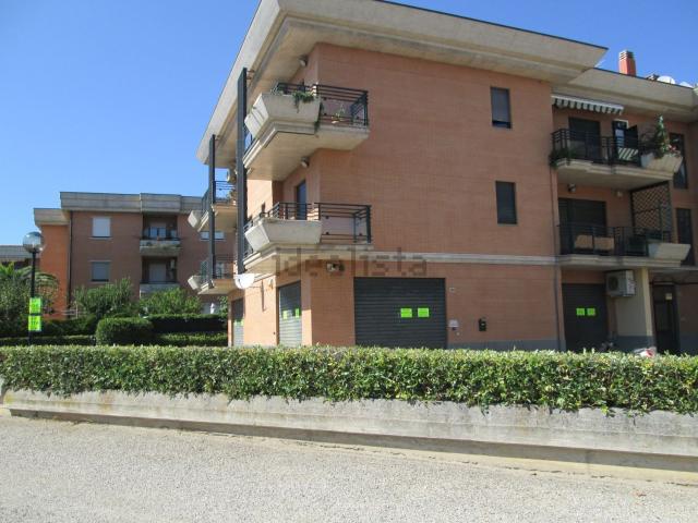 Locale Commerciale in vendita a Termoli, Molise