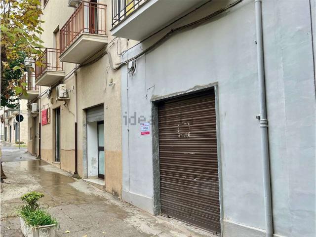 Locale Commerciale in vendita a Calabria, Cosenza