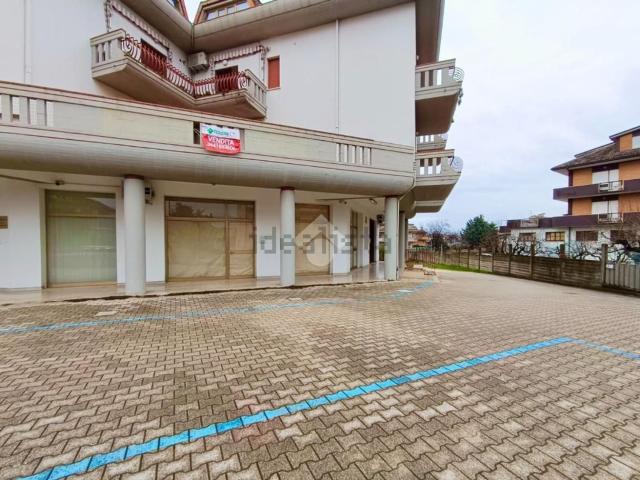 Locale Commerciale in vendita a Unione dei Comuni della Val Vibrata, Sant'egidioalla Vibrata