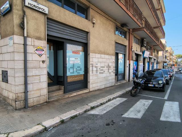 Locale Commerciale in vendita a Puglia, Bari