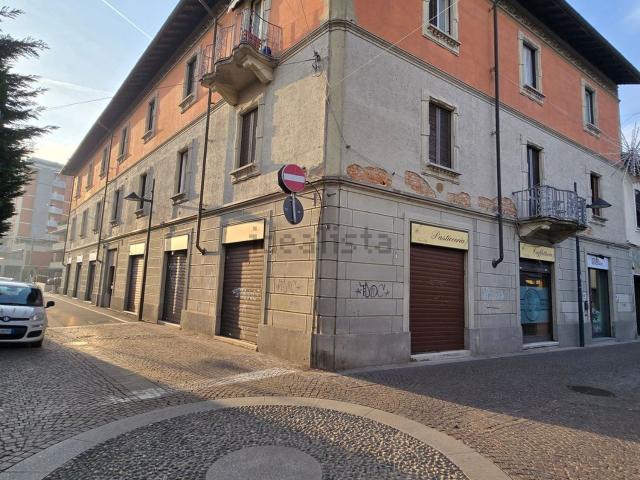 Locale Commerciale in vendita a Arcore, Lombardia