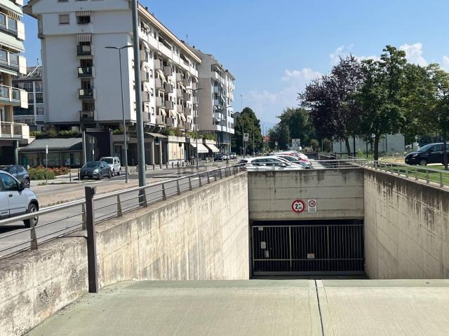 Locale Commerciale in vendita a Gramsci, Piemonte