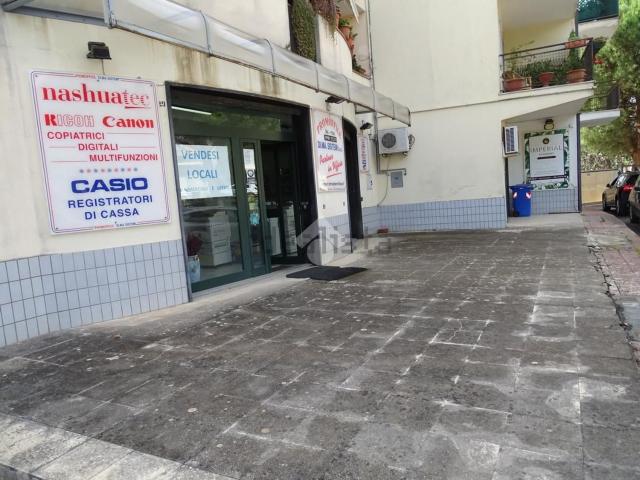 Locale Commerciale in vendita a Calabria, Cosenza