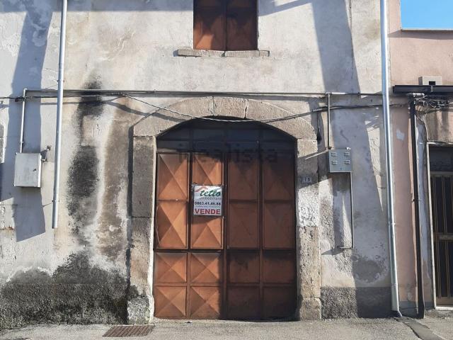 Locale Commerciale in vendita a Avezzano, Abruzzo
