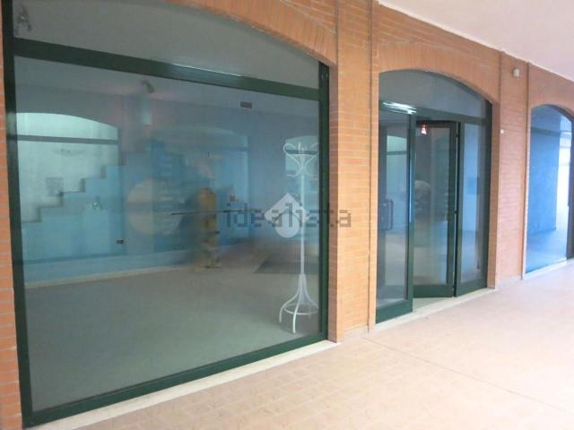 Locale Commerciale in vendita a Unione dei Comuni della Val Vibrata, Tortoreto