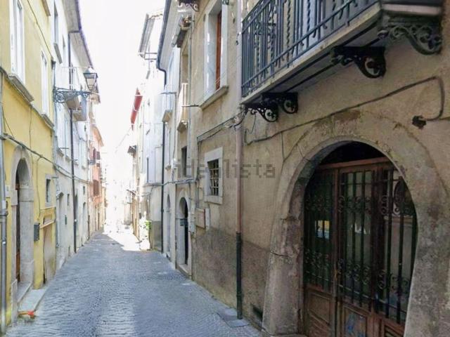 Locale Commerciale in vendita a Campobasso, Molise