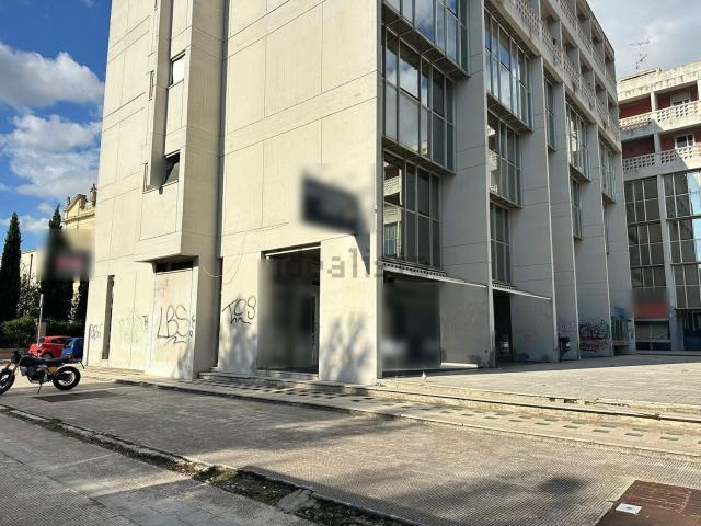 Locale Commerciale in vendita a Puglia, Lecce